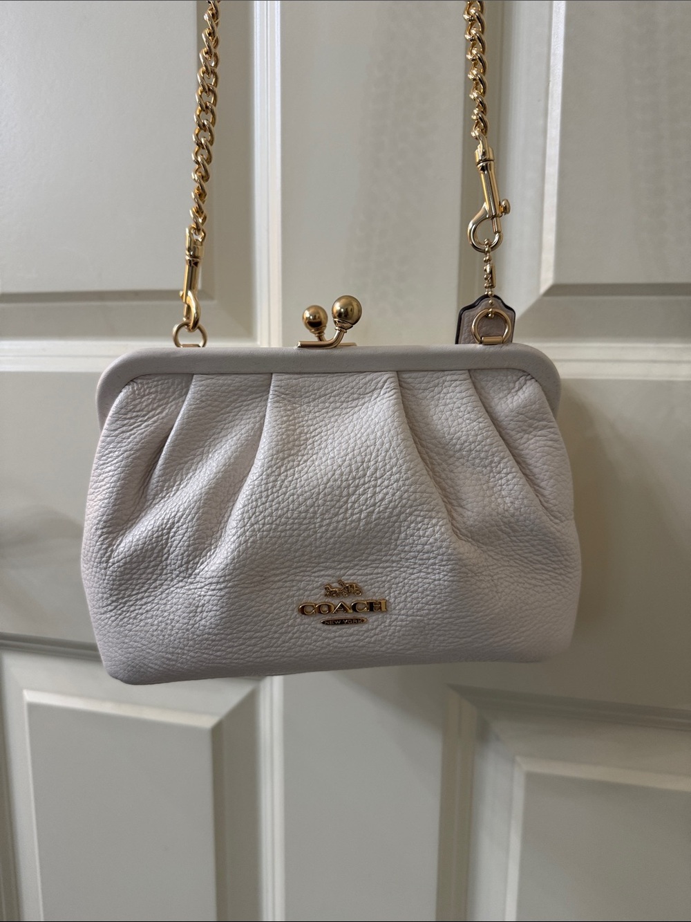 Coach White Pebbled Leather Crossbody with Gold Chain Strap - Picture 2 of 5